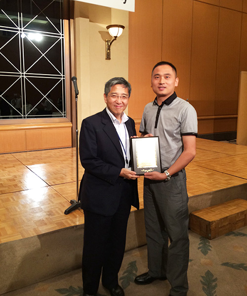 日本JET理事长Mr.YASUHISAKOMODA向UTL颁发授权证书